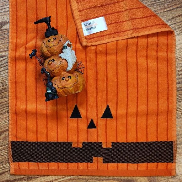 Pumpkin Soap or Lotion Dispenser & Hand Towel - Picture 2 of 15